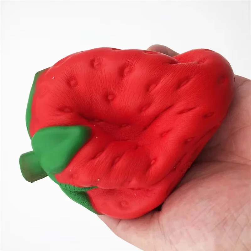 Extra Large Strawberry Squishy - Party Games Graduation recension och pris
