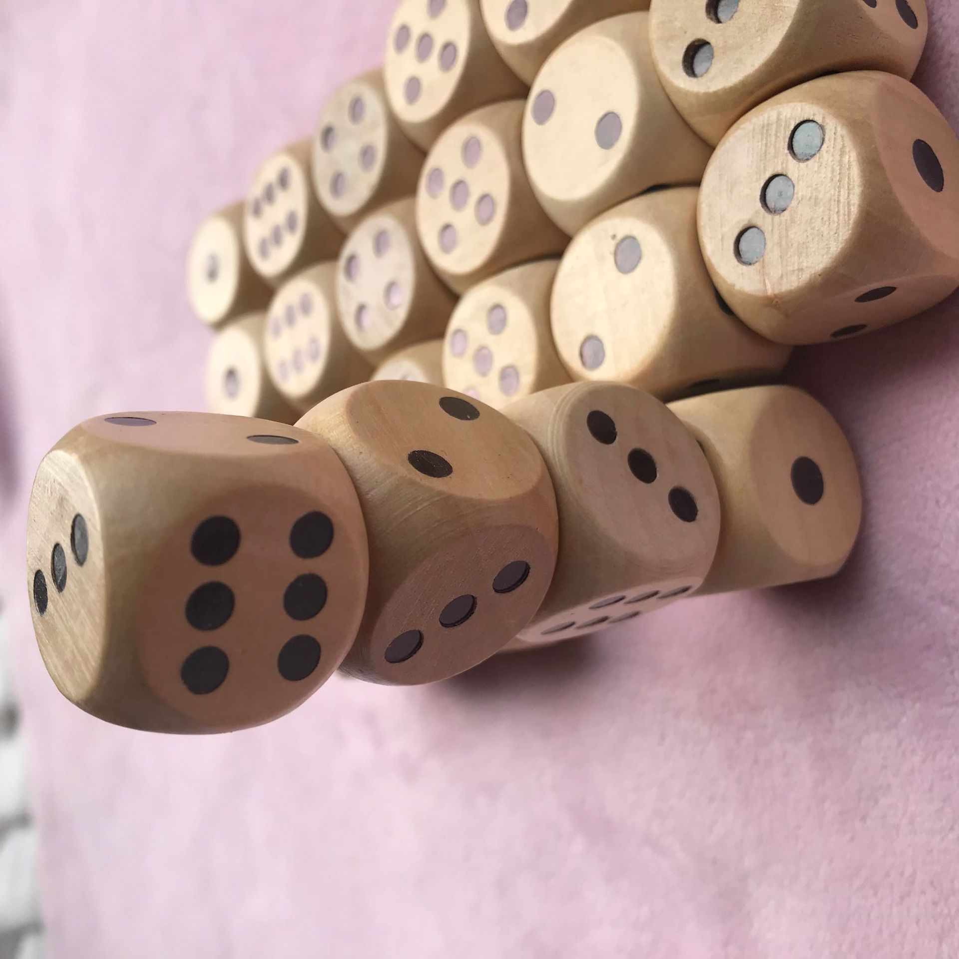 12PCS 16mm Wooden Dice Dots D6 - Party Games Gamecube recension och pris